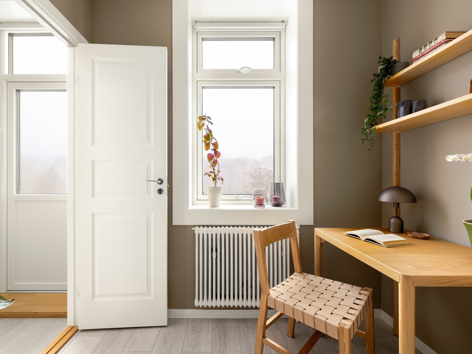 Blir ikke bedre enn å jobbe til denne utsikten. Galleribilde