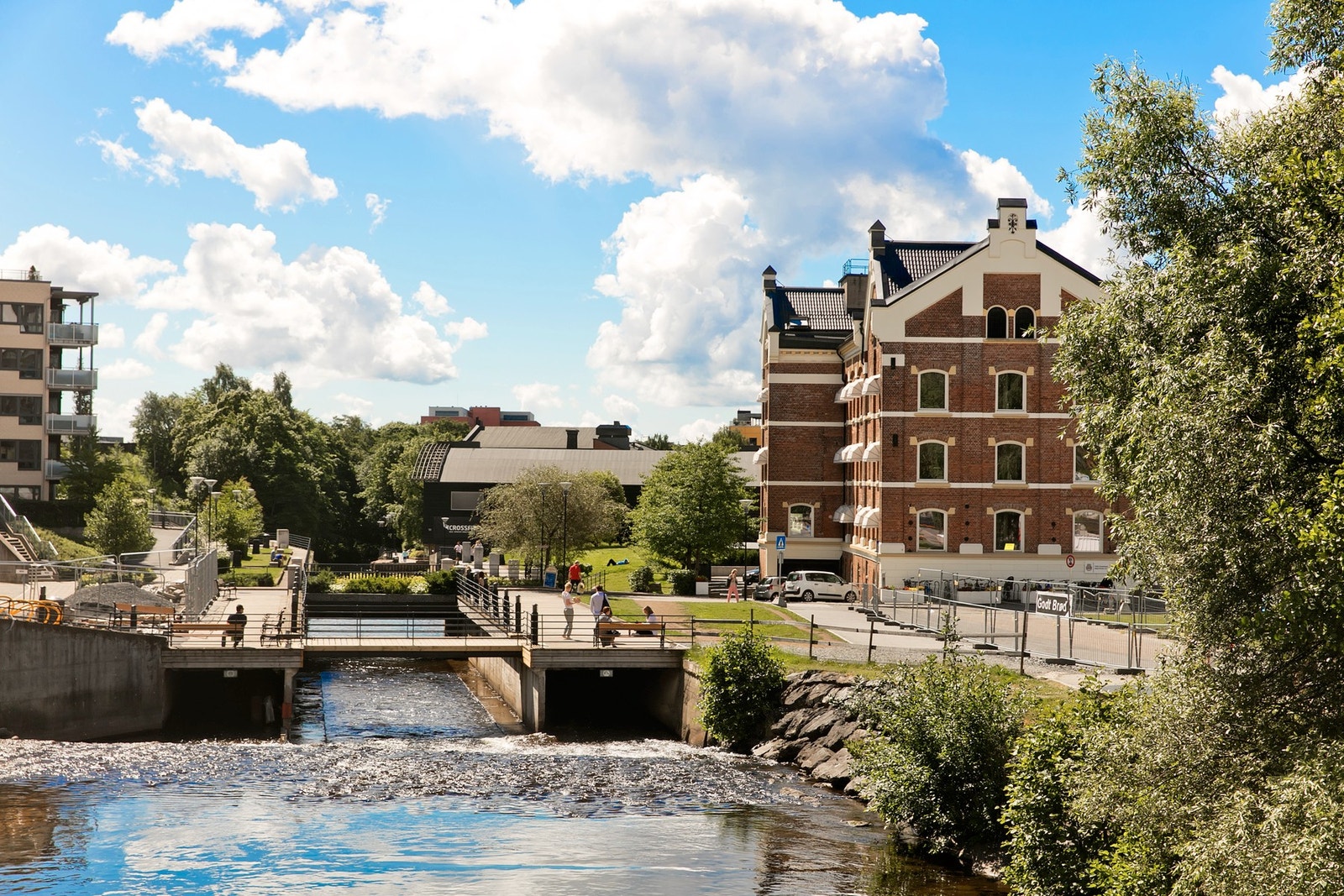 På varme sommerdager, kommer badeplassen i Nydalen godt med. Galleribilde
