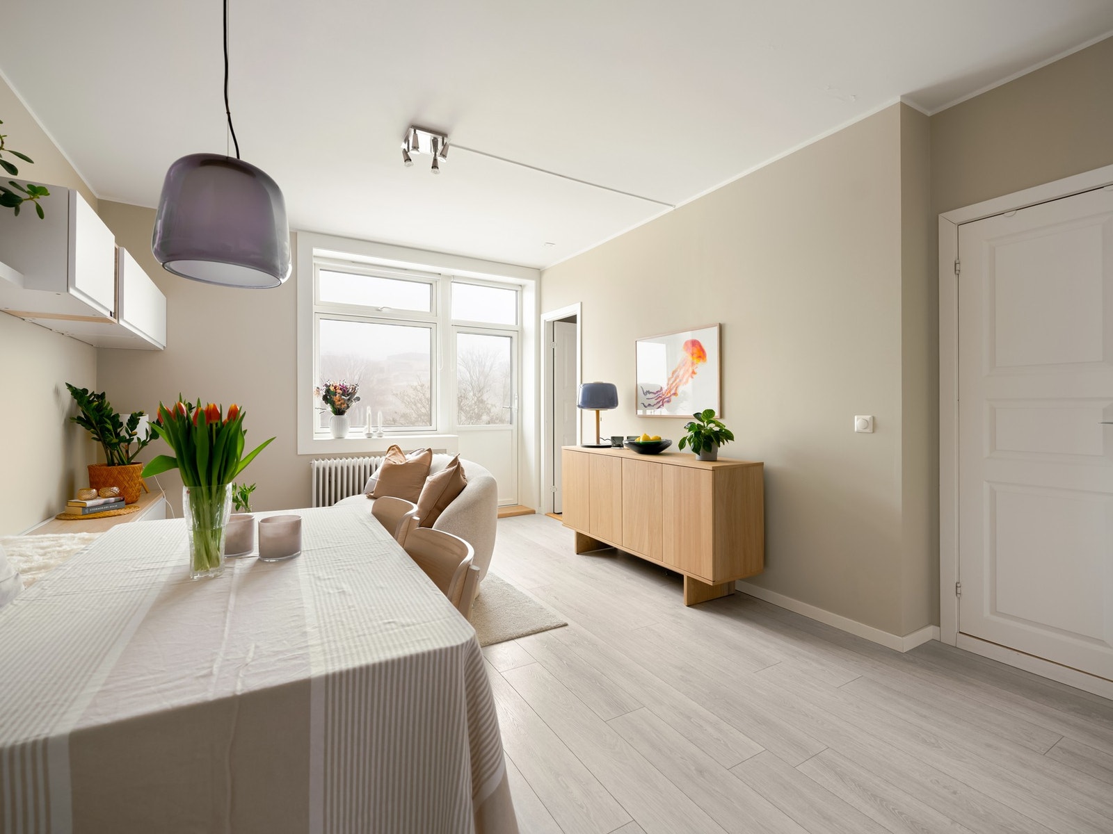 Her får du massevis av lys og luft, og bare vent til du kan nyte de frodige tretoppene utenfor. Galleribilde