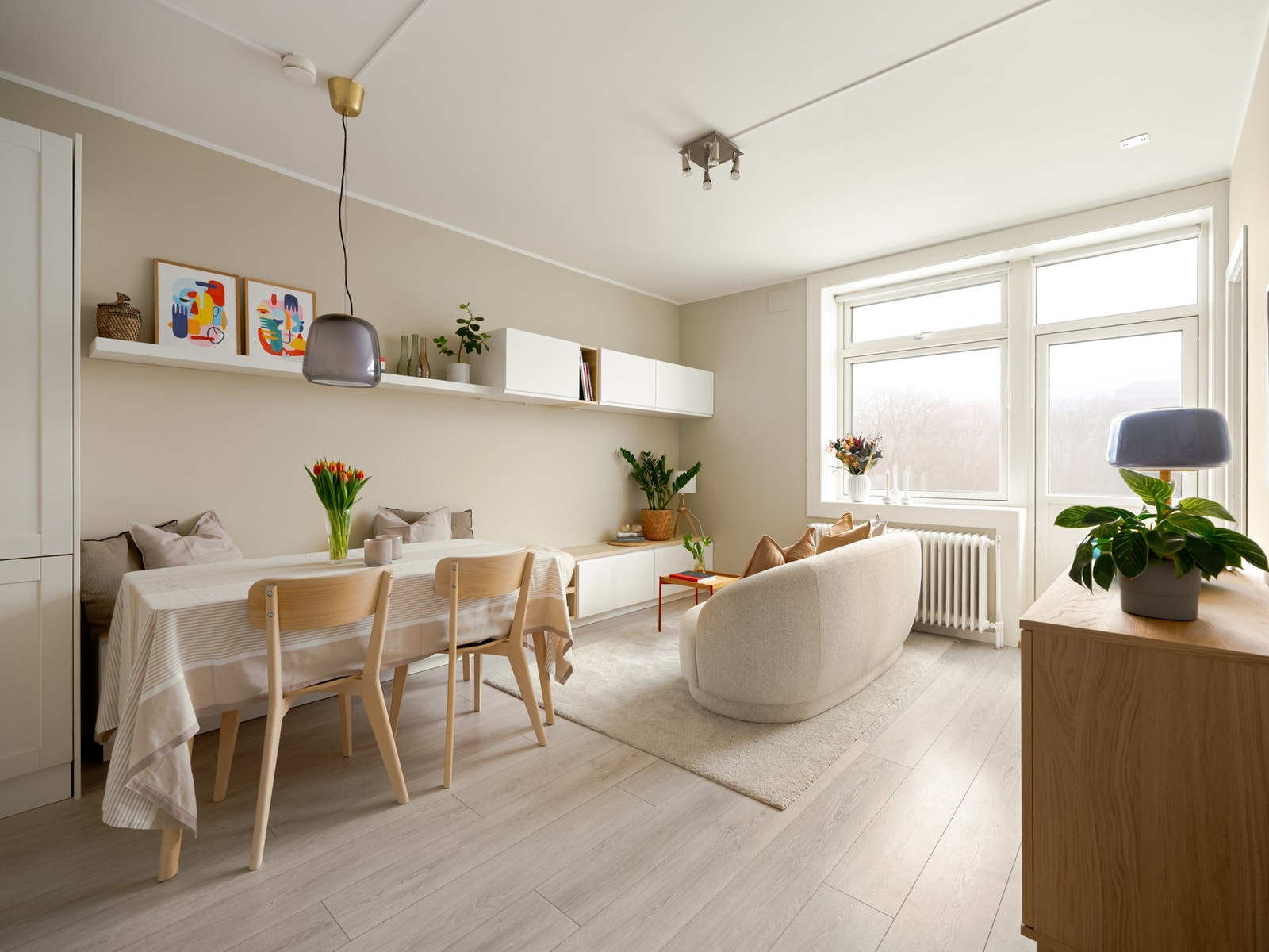 Vi er like forelsket i leiligheten innvendig, som vi er i utsynet og lysforholdene. Galleribilde