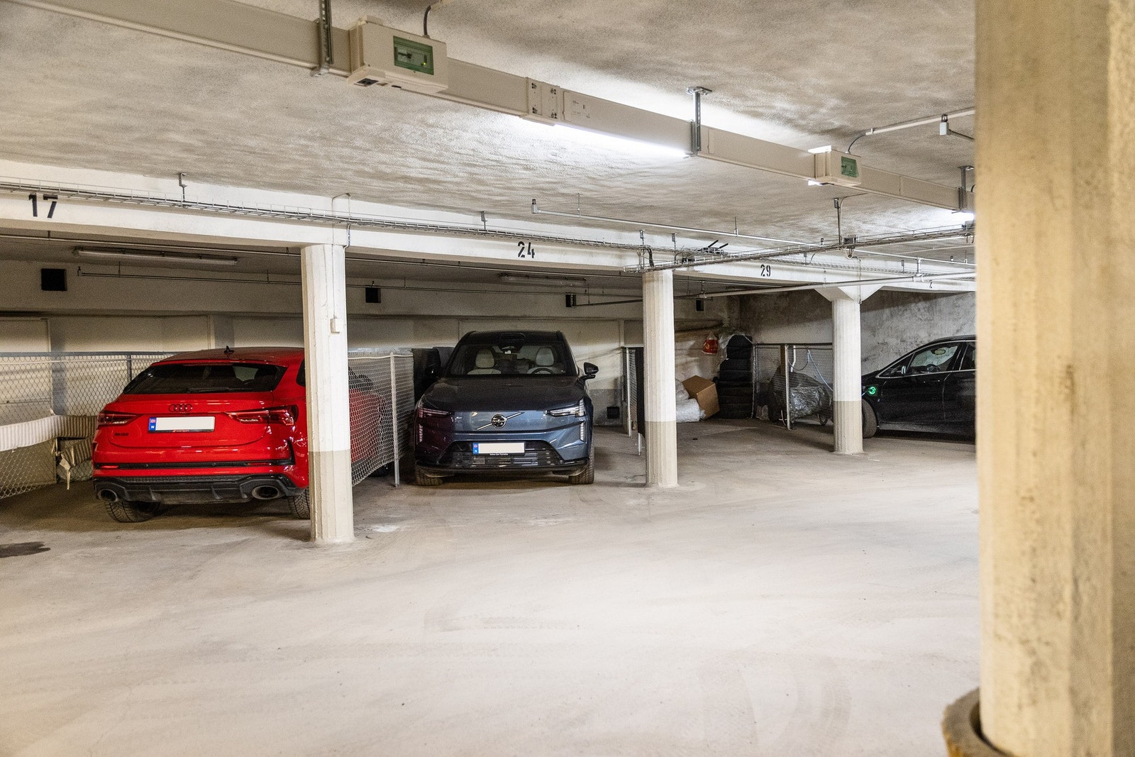 Garasjeplassen er romslig og måler ca. 2,80*7,80 meter Galleribilde