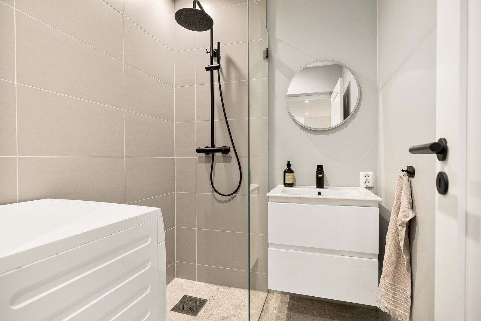 Leiligheten har to bad - begge ble pusset opp 2019 Galleribilde