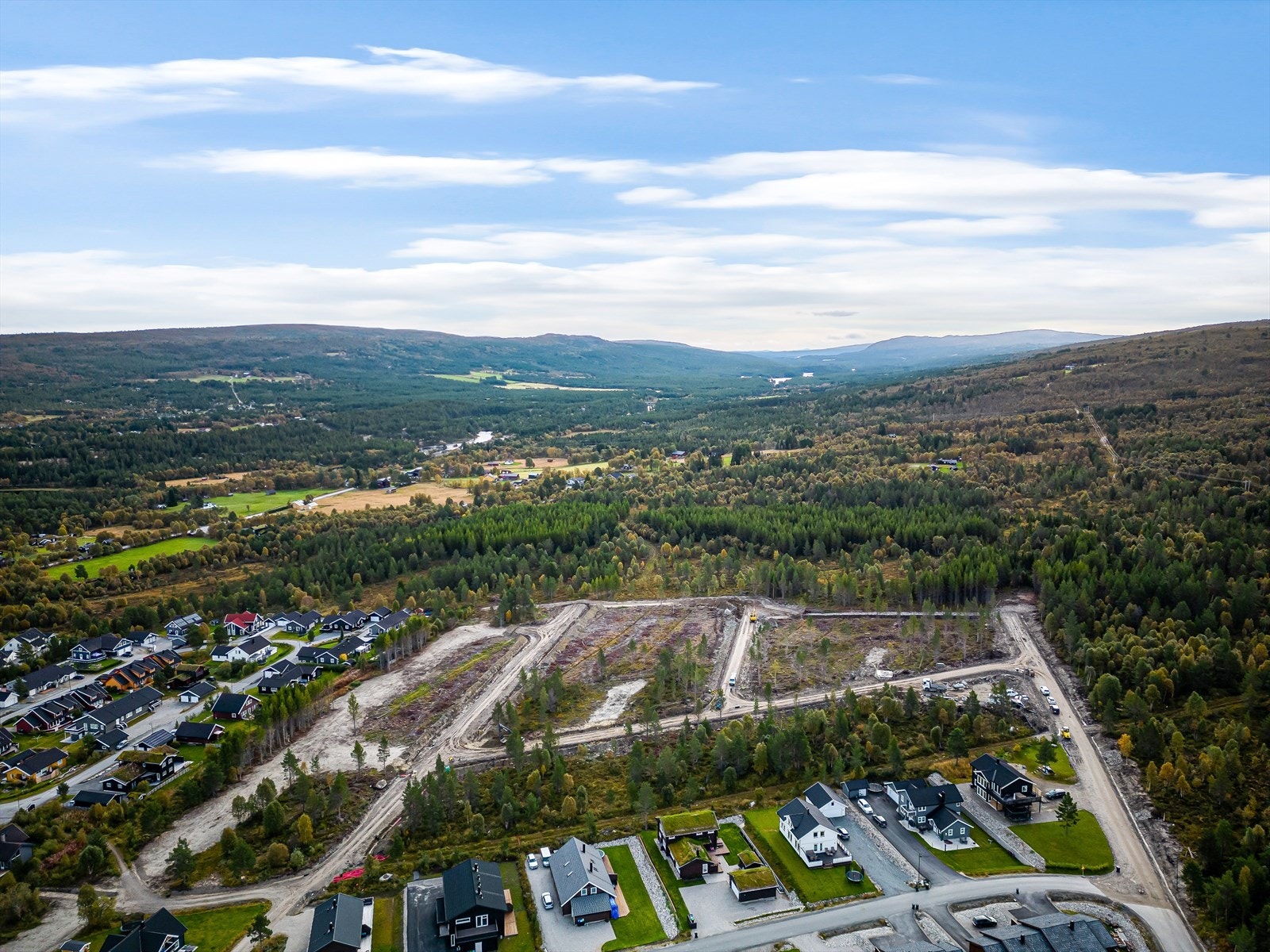 Ene-/tomannsbolig-tomtene ligger til venstre bilde (mot Pliktfogdveien) Galleribilde