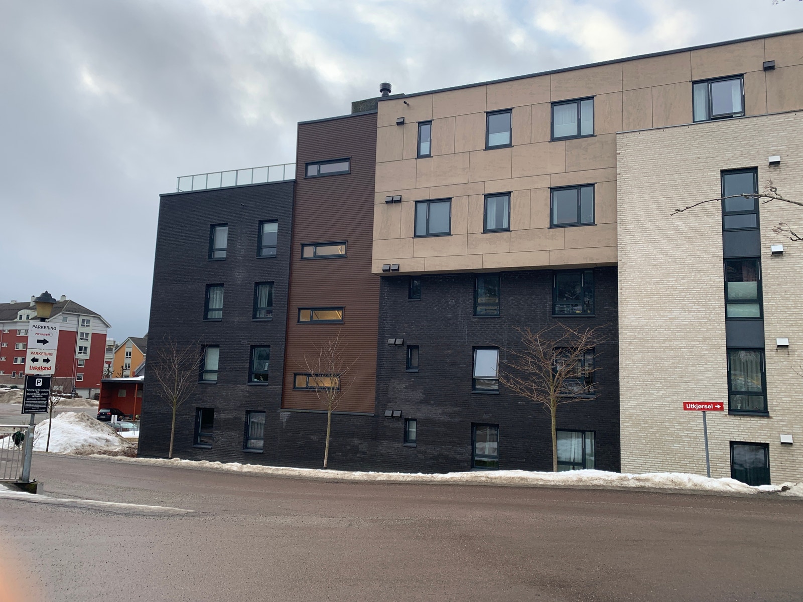 Uthevet faseade gir 3 store soverom og ekstra stor leilighet Galleribilde