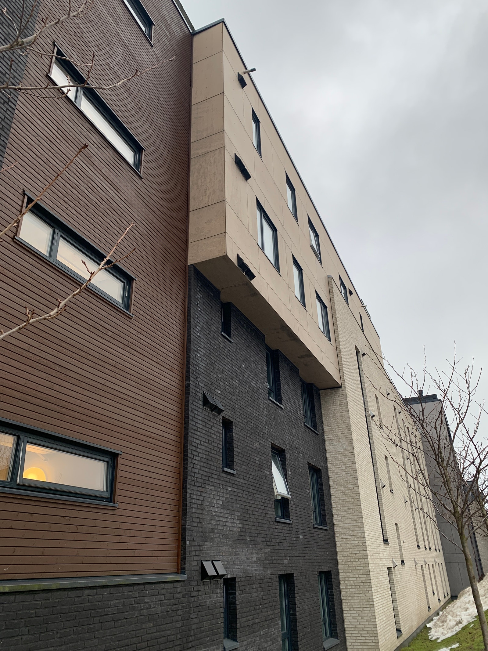 Uthevet faseade gir 3 store soverom og ekstra stor leilighet Galleribilde