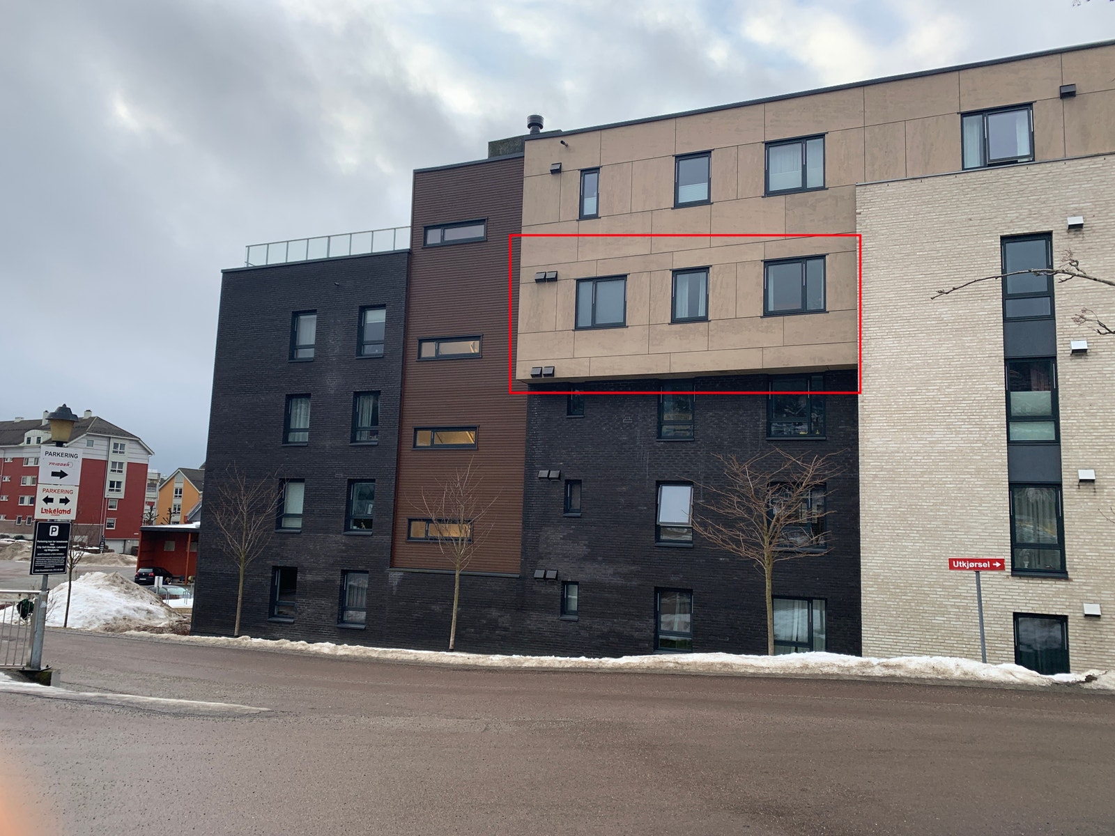 Uthevet faseade gir 3 store soverom og ekstra stor leilighet Galleribilde