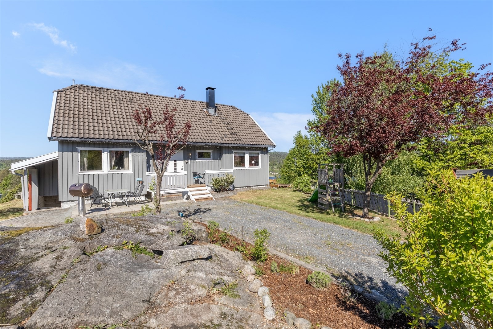 Huset ligger fint til på en høyde Galleribilde
