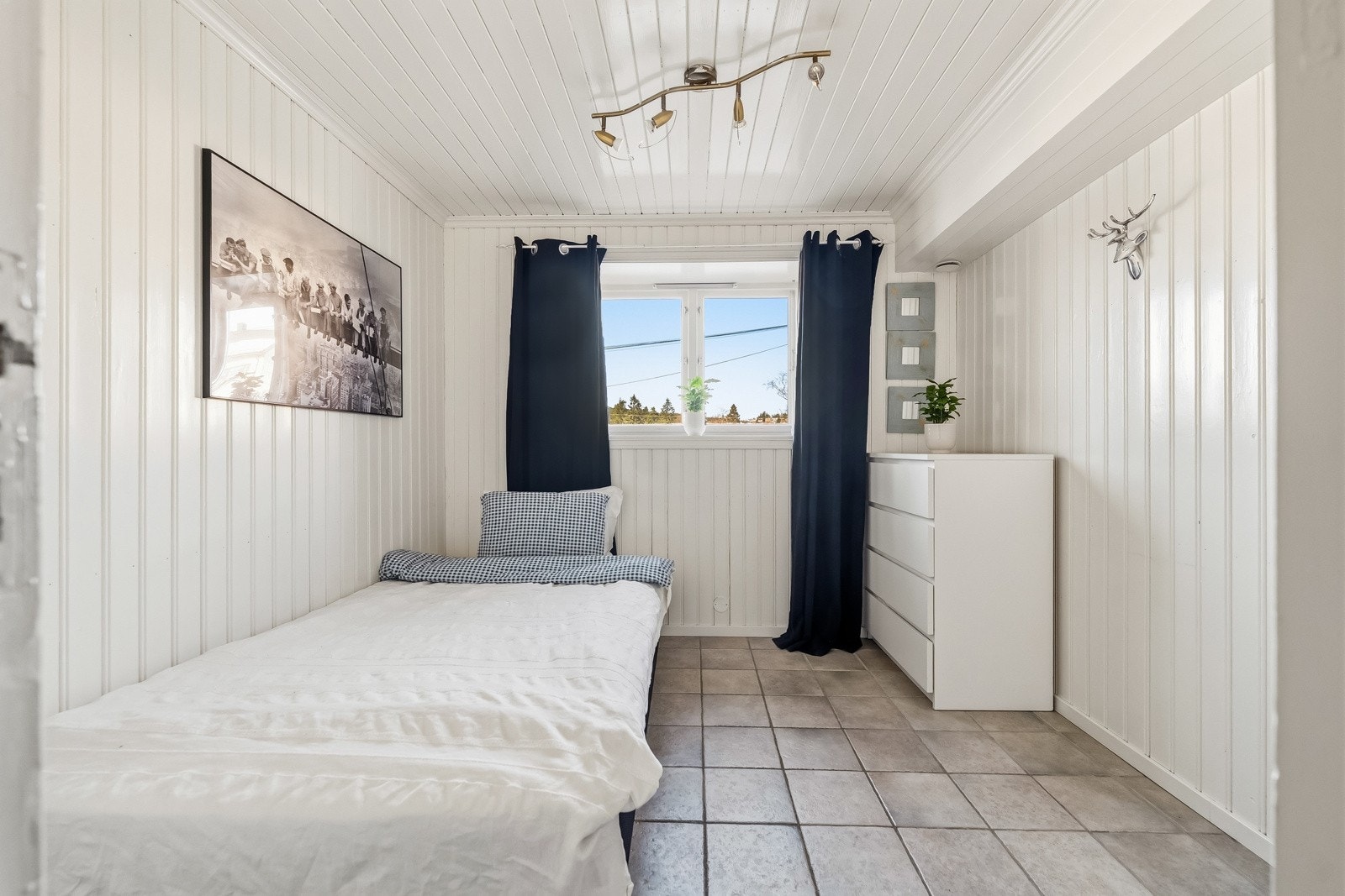 Soverom: Hvert rom gir rom for personlige tilpasninger, og alle har godt naturlig lys som skaper varme, komfort og trivsel for alle. Galleribilde