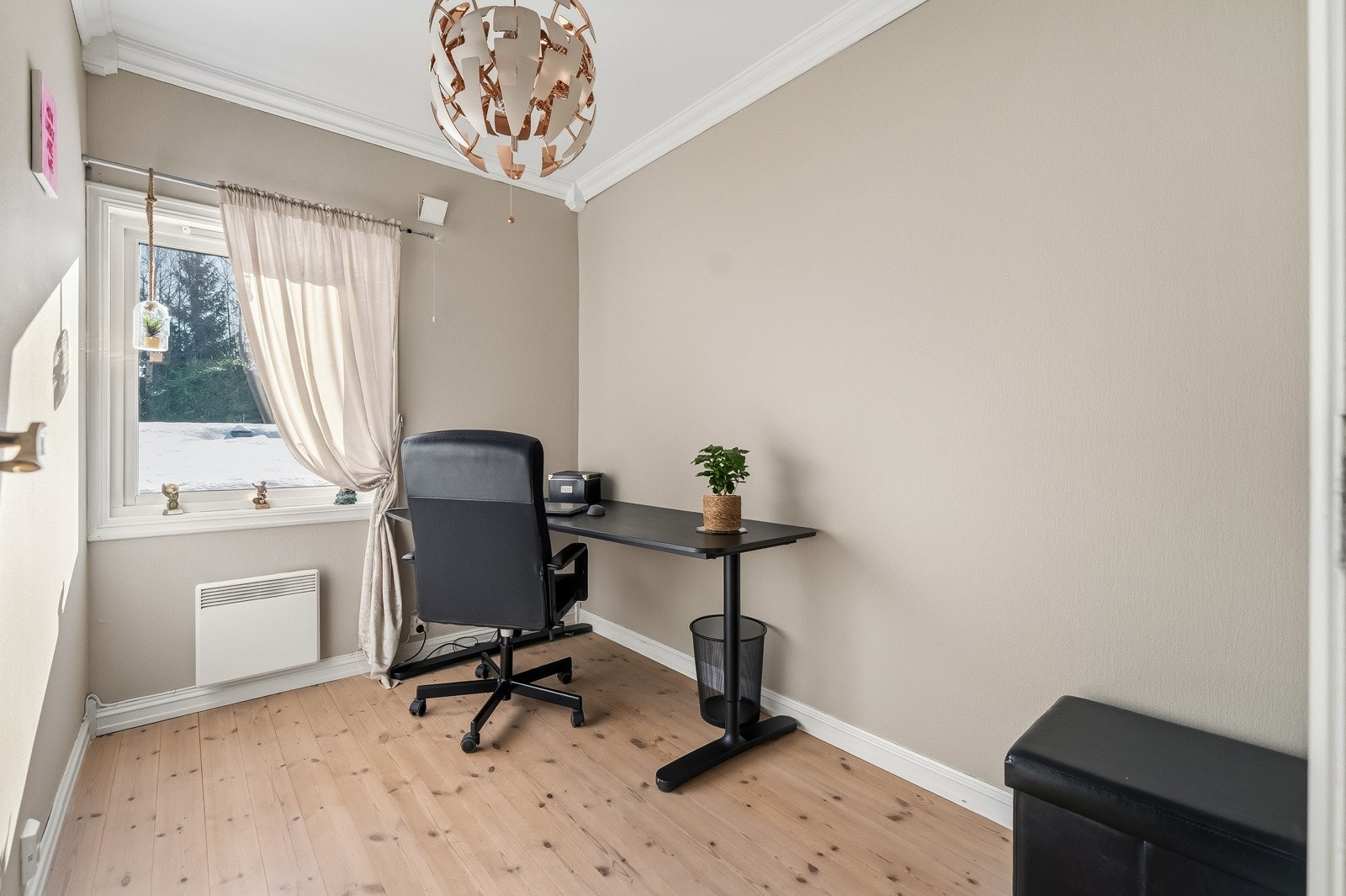 soverommene er like lyse og trivelige, med fleksible møbleringsmuligheter som gjør dem ideelle som barnerom, gjesterom, hjemmekontor eller hobbyrom. Galleribilde