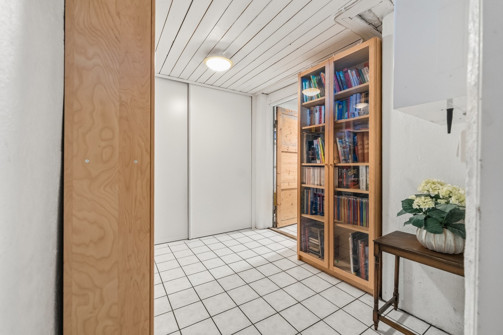 Gang i mellom entre og vaskerom. Galleribilde