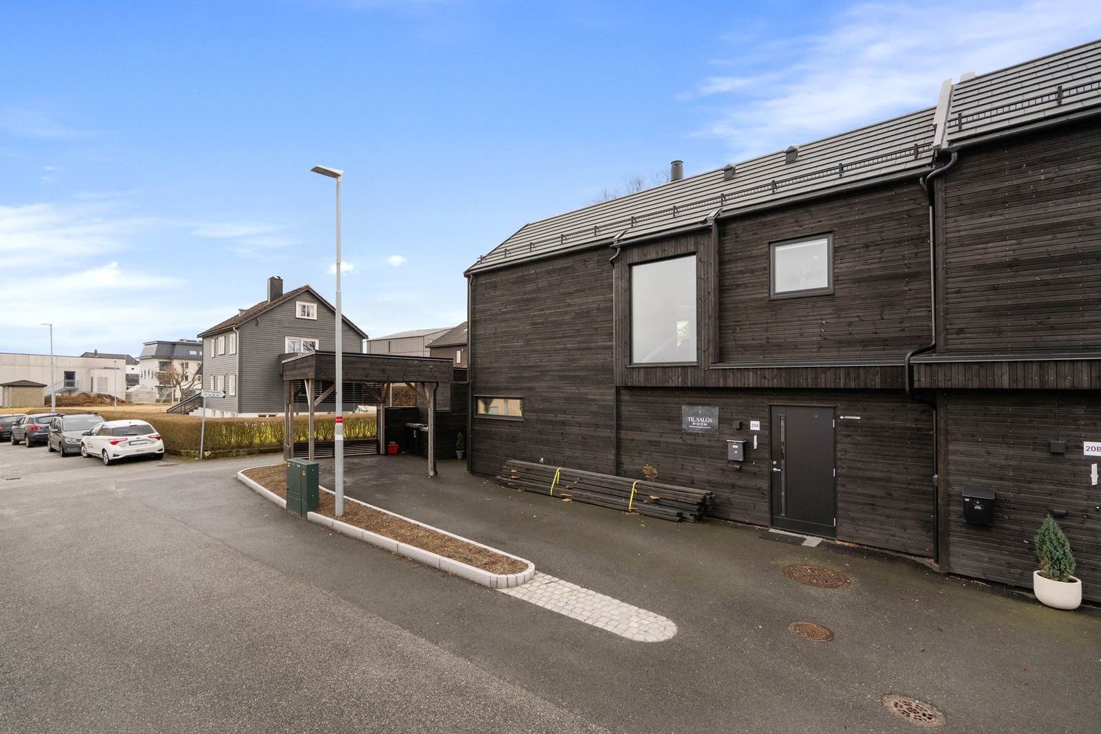 Parkering på egen tomt. Galleribilde