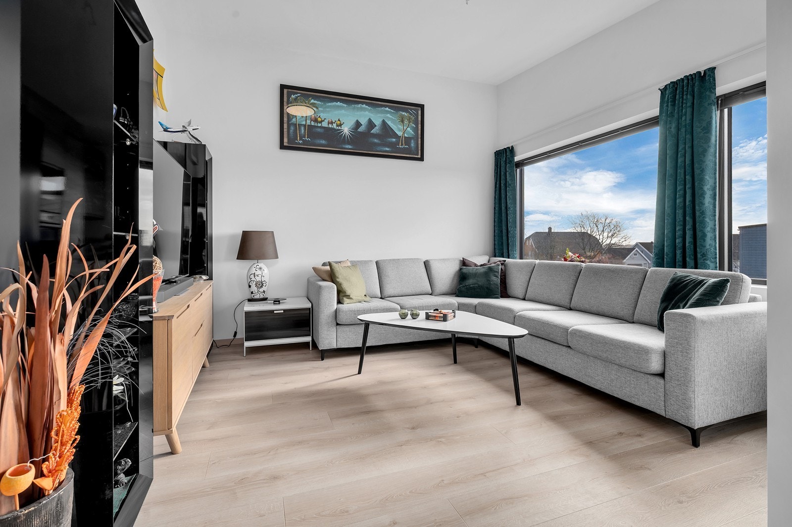 Stue med store vinduer Galleribilde