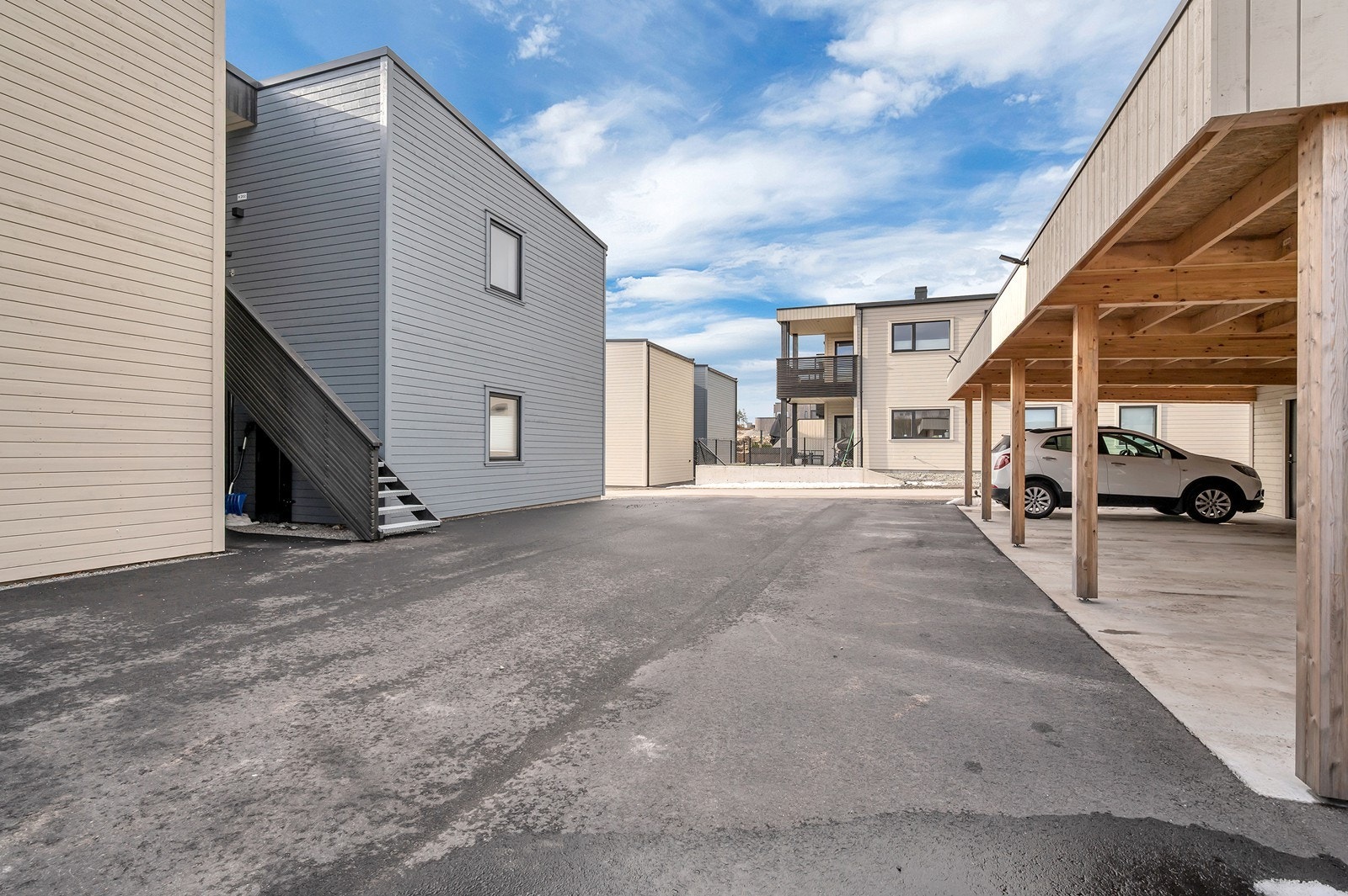 Trappeadkomst til leiligheten i 2. etg. Galleribilde