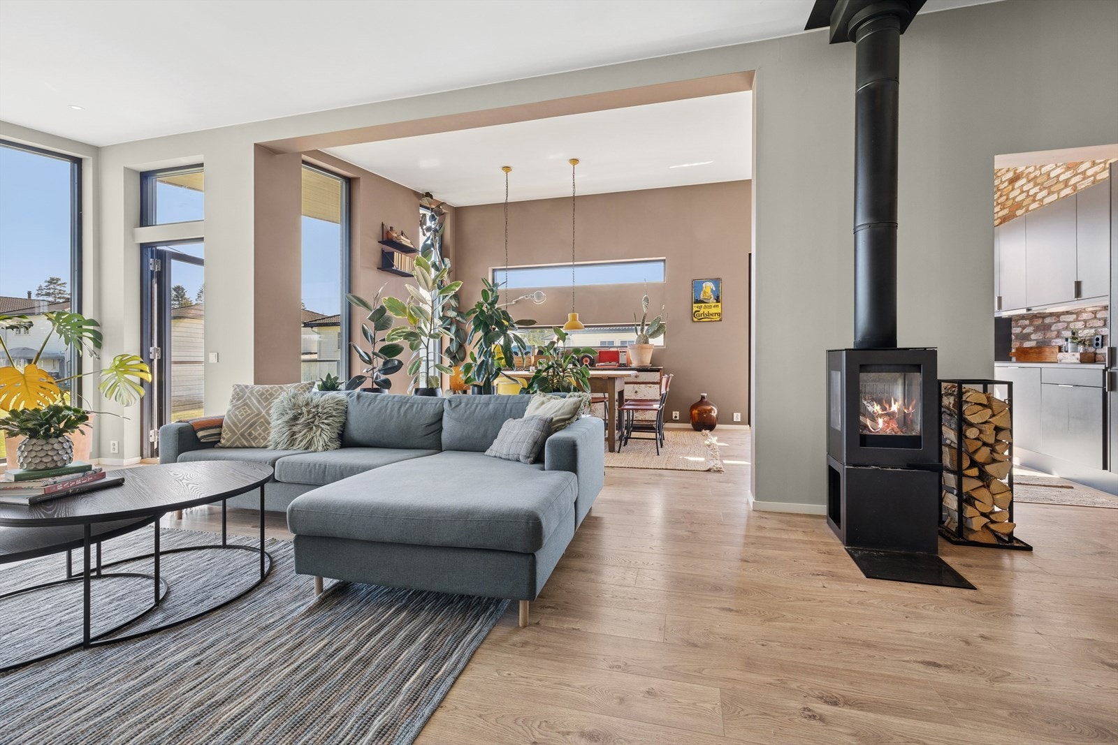 Det er høyt under taket og rikelig med naturlig lysinnslipp. Galleribilde