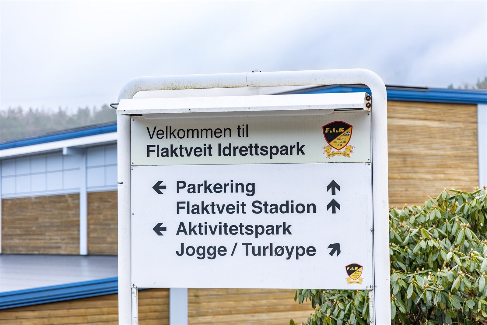 Det er et svært godt og variert aktivitetstilbud i nærområdet. Flotte idrettsanlegg som bl.a Flaktveithallen, ligger bare noen minutter unna. Galleribilde
