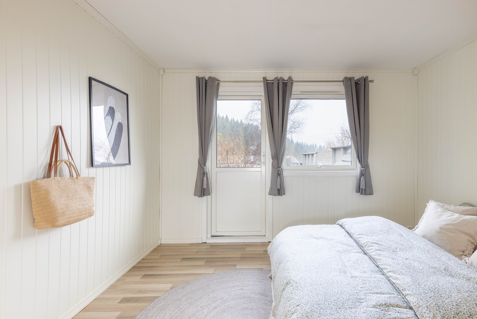 Fra soverommet er det utgang til hagen. Galleribilde