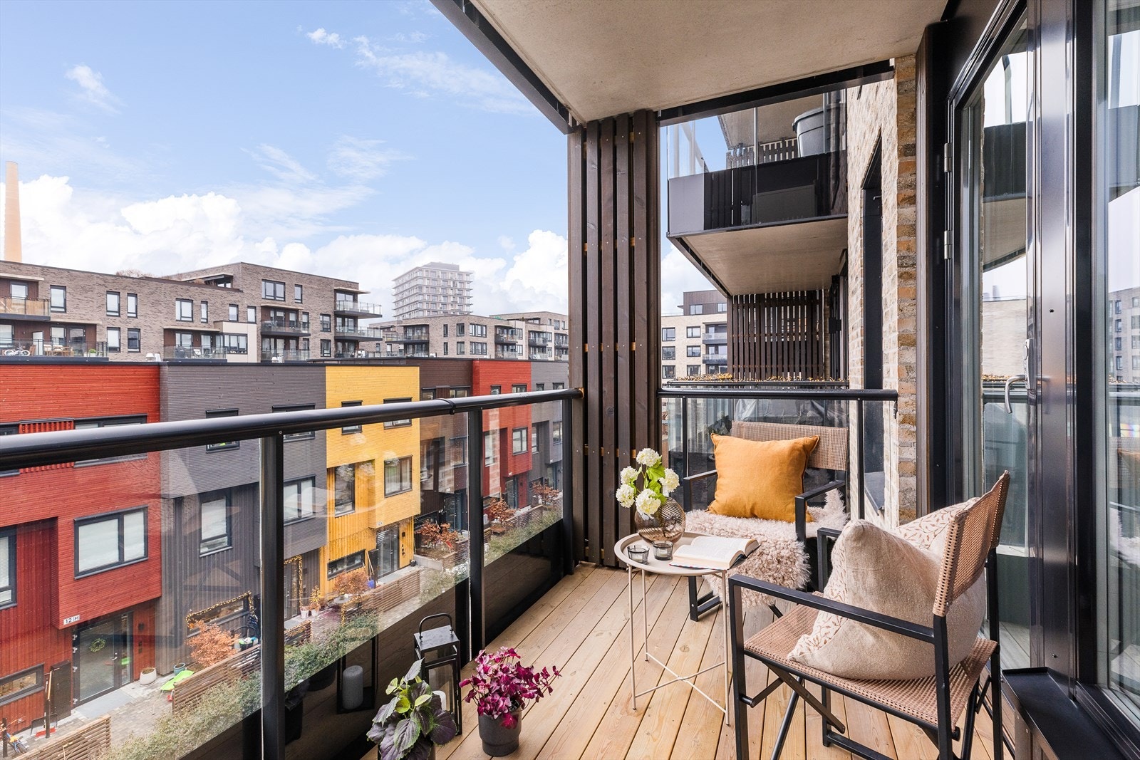 Velkommen til Gladengveien 12B, presentert av Harleen Kahlon i Eiendomsmegler 1! Galleribilde