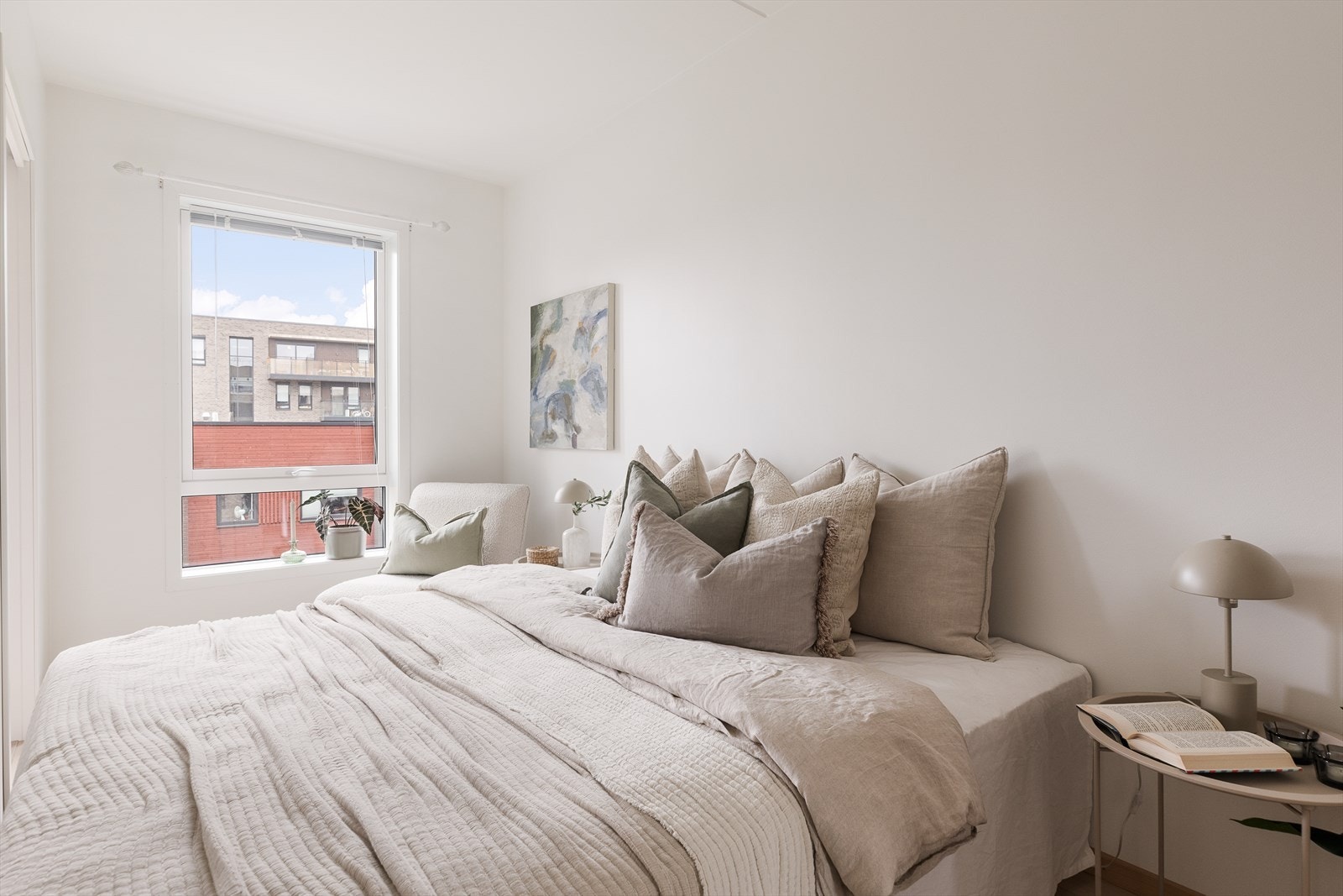 Leiligheten inneholder et romslig soverom. Galleribilde