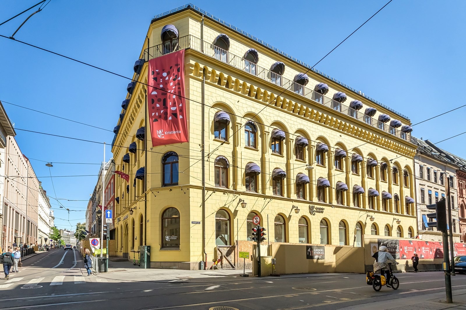 Leiligheten har en sentral beliggenhet midt i Oslo sentrum med umiddelbar nærhet til alt man trenger i hverdagen. Galleribilde