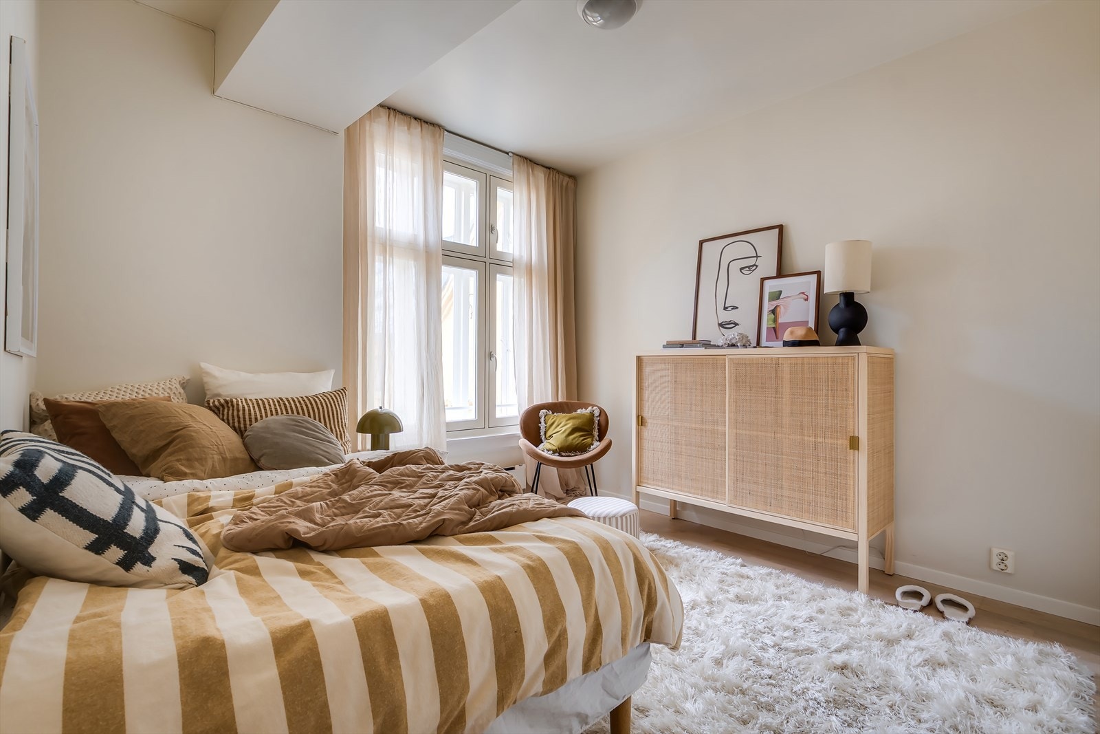 Soverom 2 med god plass til dobbeltseng og garderobeskap. Galleribilde