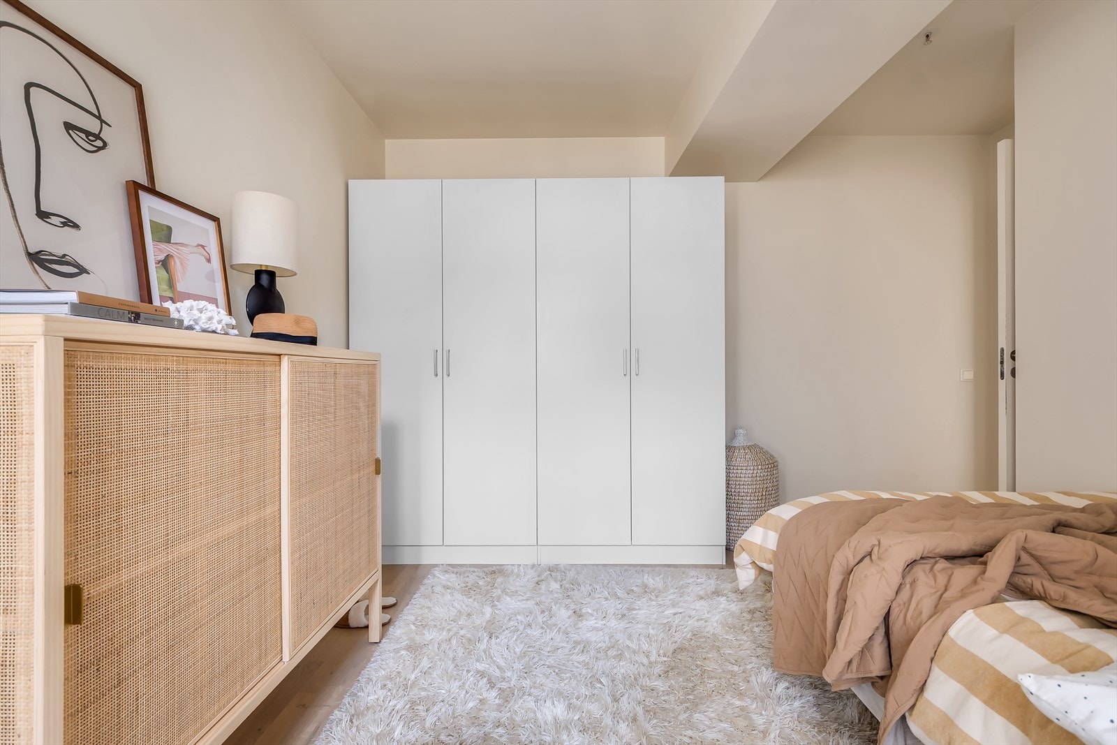 Fleksible bruksmuligheter, enten man trenger gjesteværelse, barnerom, hjemmekontor eller en kombinasjon. Galleribilde