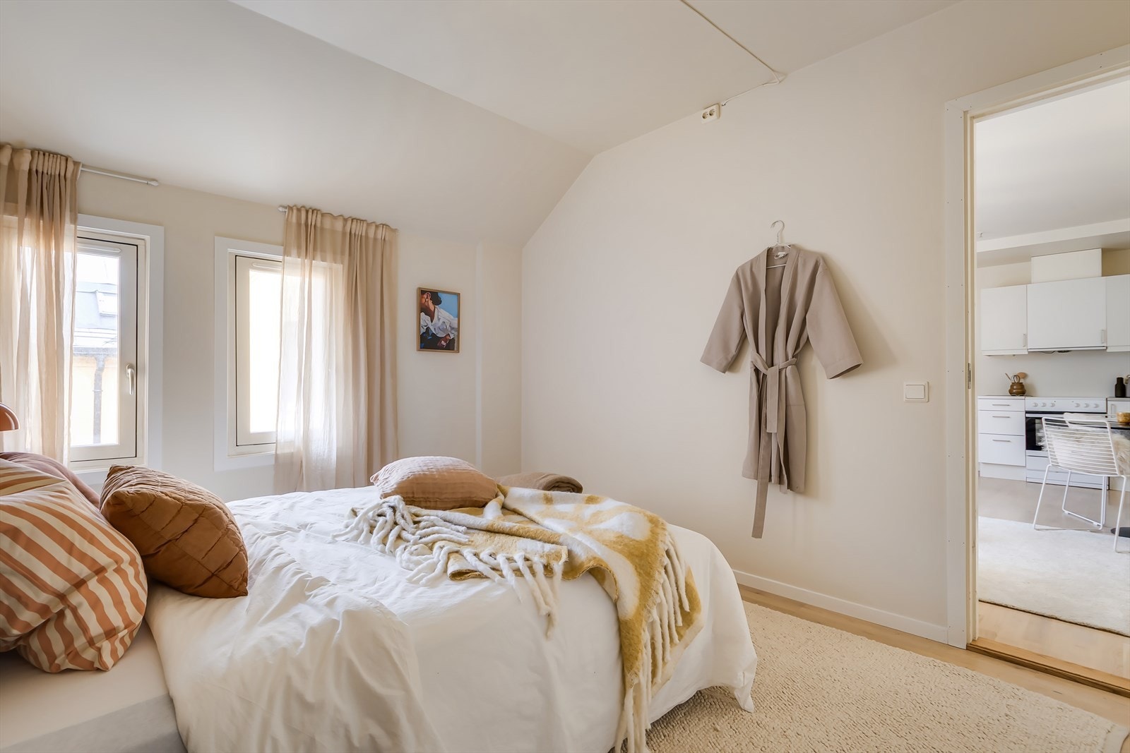 Myke fargetoner på veggene skaper en behagelig og avslappende atmosfære. Galleribilde