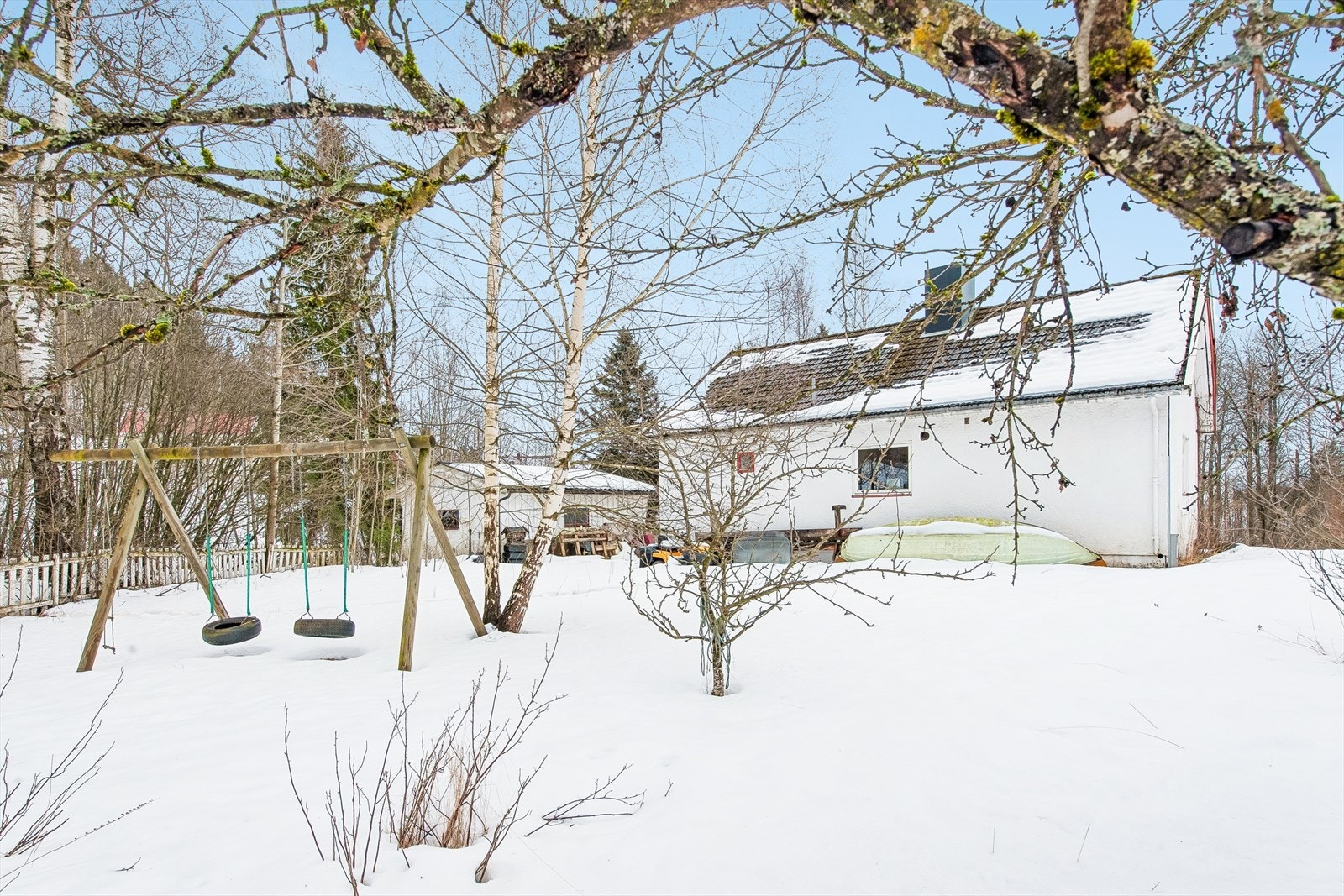 Hagen gir gode muligheter for lek og utendørsaktiviteter for hele familien. Galleribilde