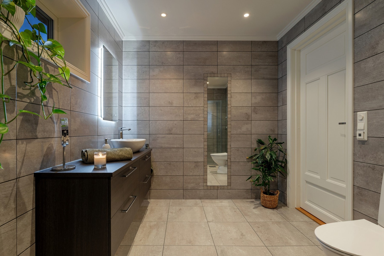 Flislagte overflater og varmekabler i gulv gir komfort i hverdagen. Galleribilde