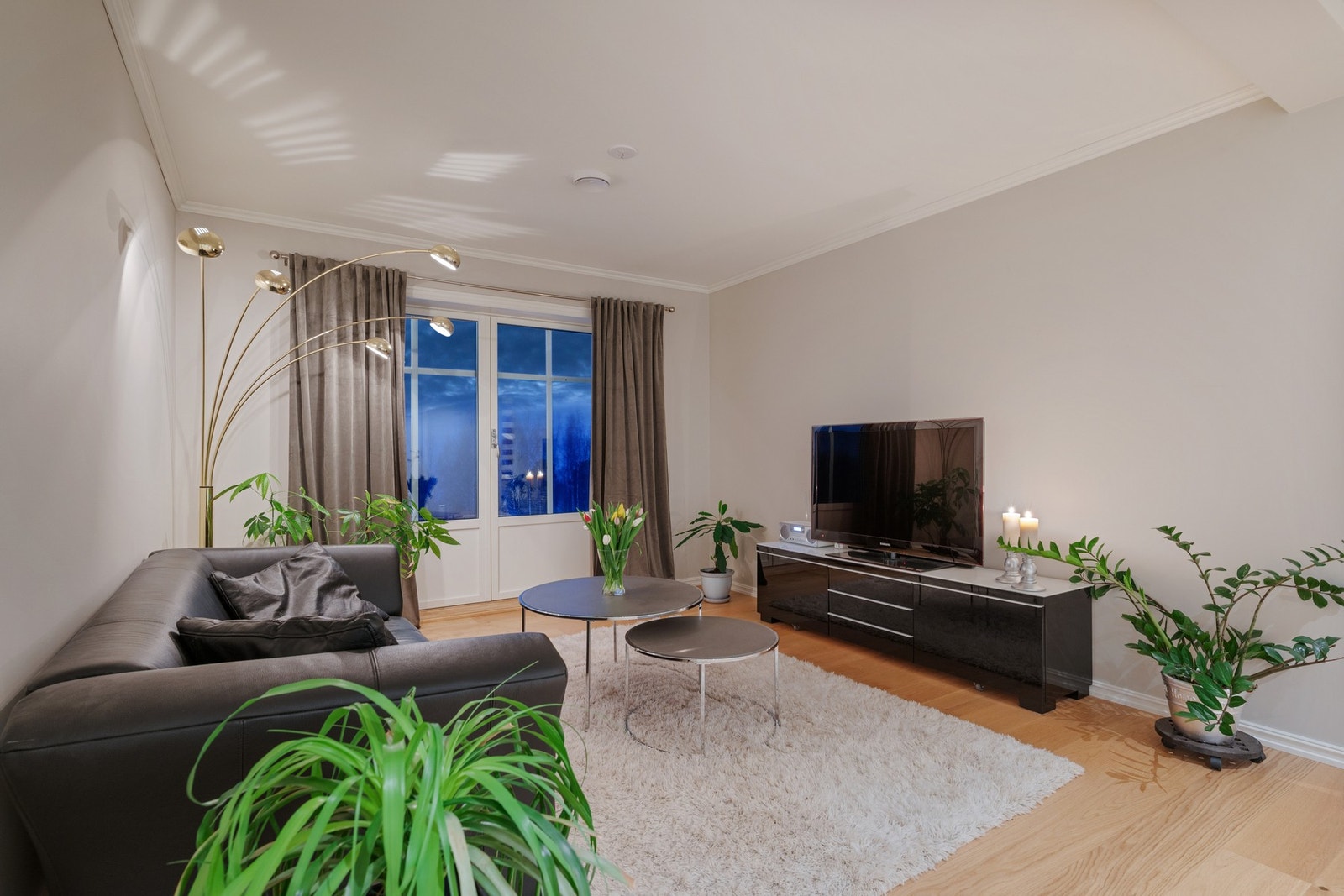 Ved behov for flere soverom kan vaskerom og stue i underetasje gjøres om til soverom, noe som vil kunne gi boligen inntil fire soverom totalt. (søknadspliktig endring) Galleribilde