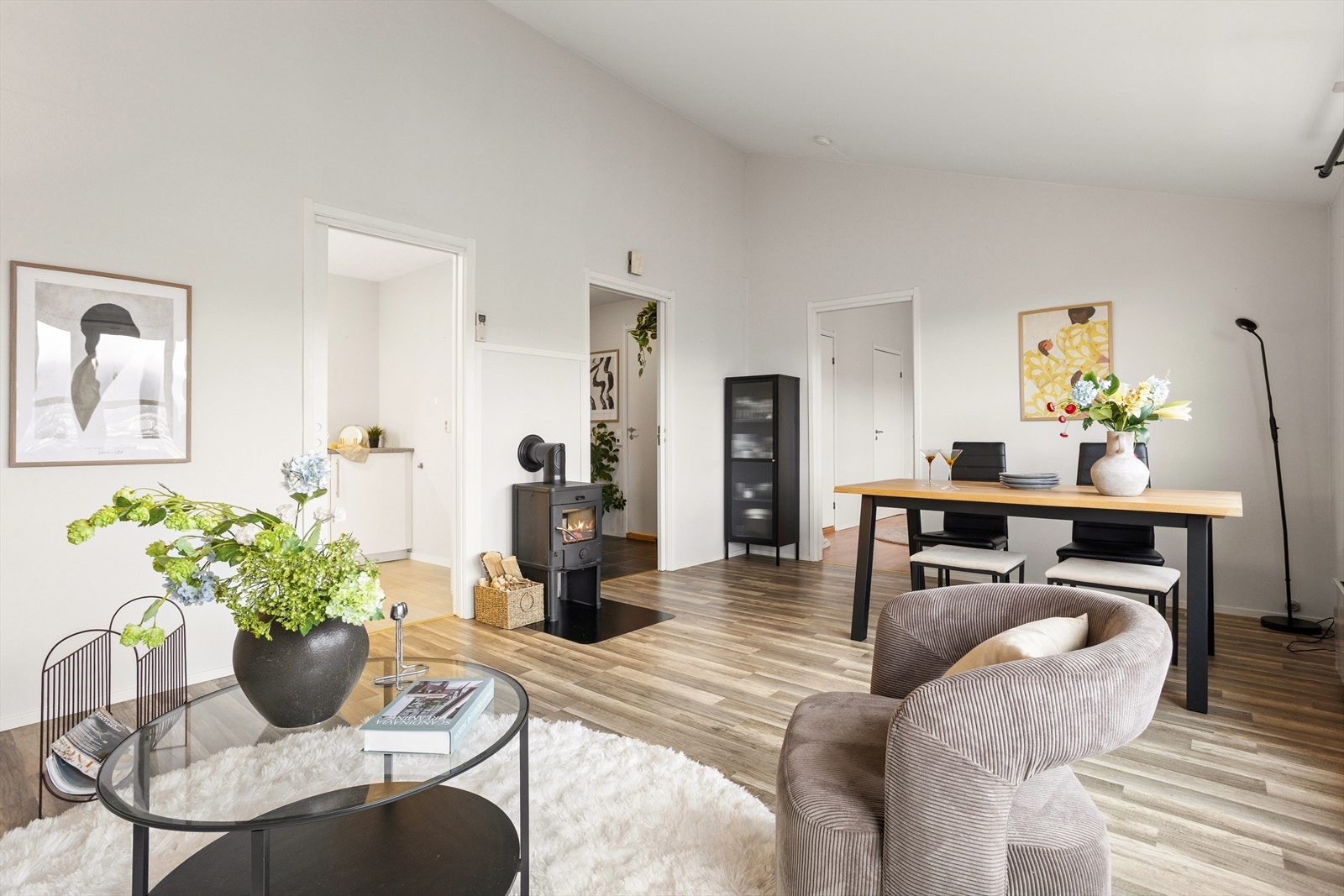 Stuen er enkel å innrede etter eget ønske. Galleribilde