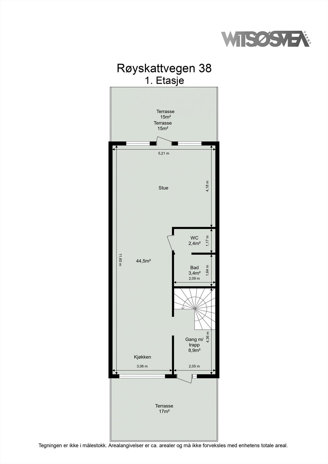 Første etasje har en funksjonell planløsning med stue, kjøkken, bad, WC og utgang til to terrasser. Galleribilde
