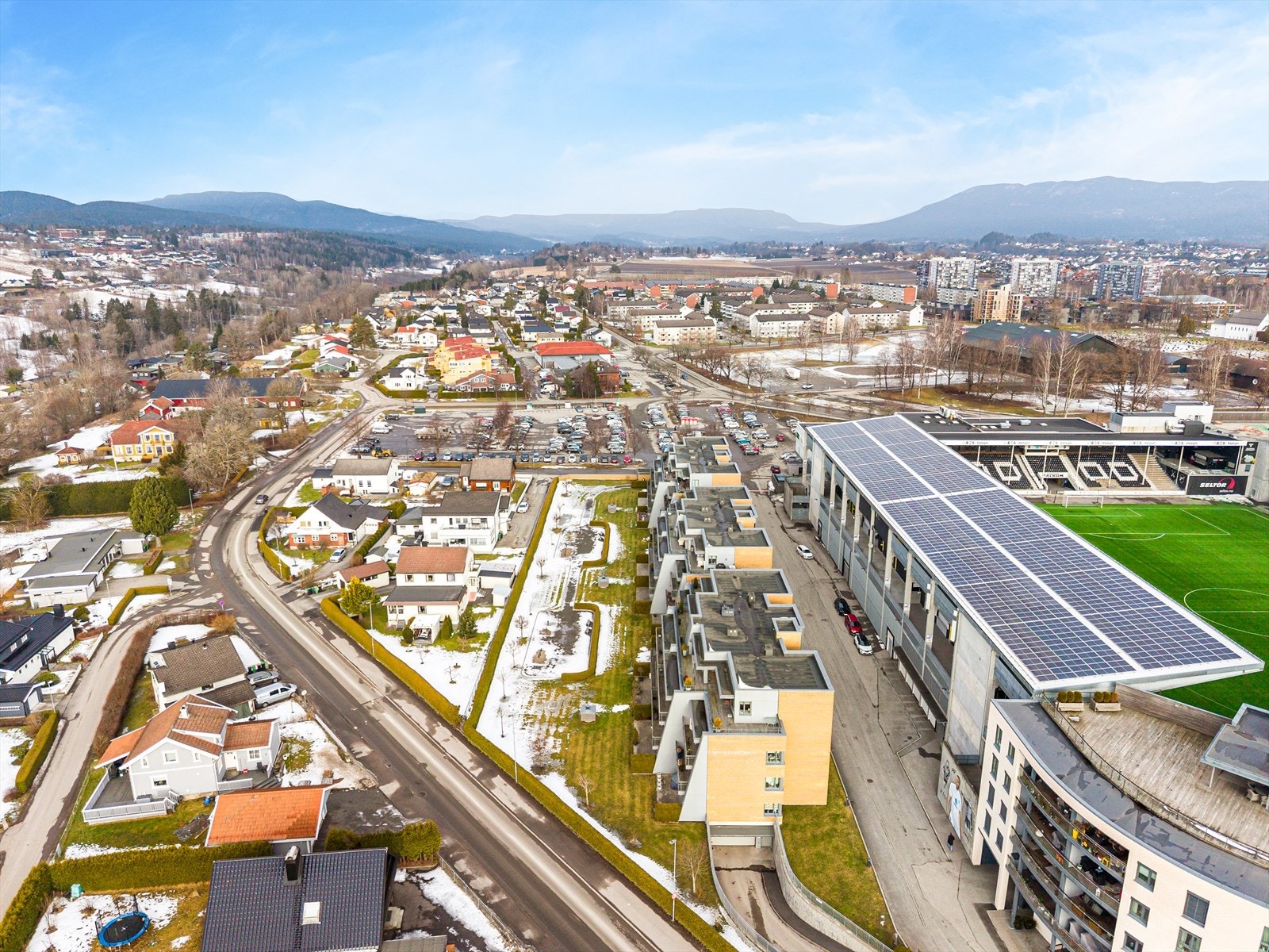 Falkum har nærhet til flere flotte tur- og rekreasjonsområder, med blant annet Falkumelva, Lundedalgen og Hjellevannet. Galleribilde