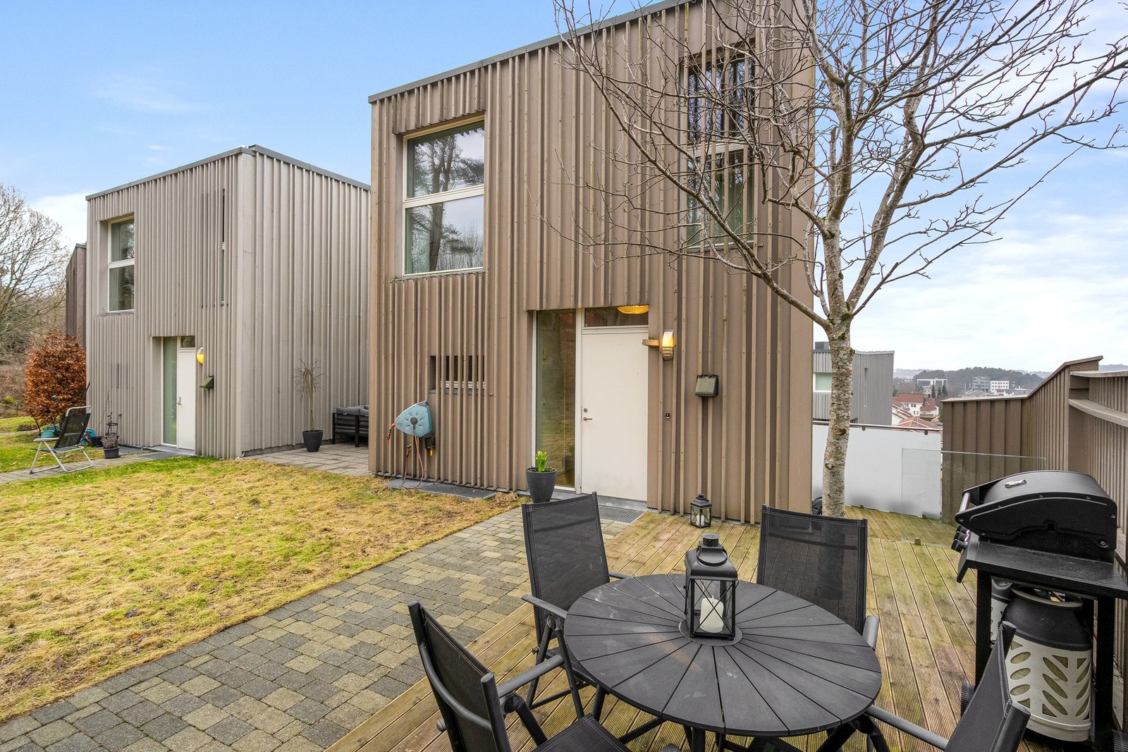 Terrasse som innbyr til gode sommerdager utendørs. Galleribilde