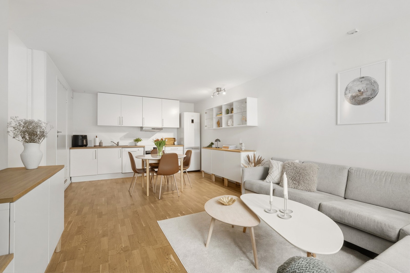 Ekstra stue som er både lyst og praktisk Galleribilde