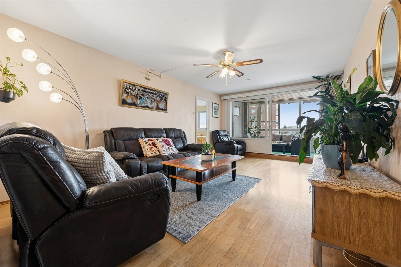 Velkommen til Ludvig Karstens vei 5 - Presentert av lokalmegler Farzan Hamid Khan Galleribilde