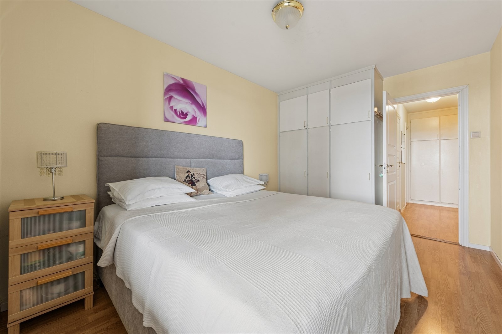 Alle soverommene er innredet med garderobeløsninger. Galleribilde