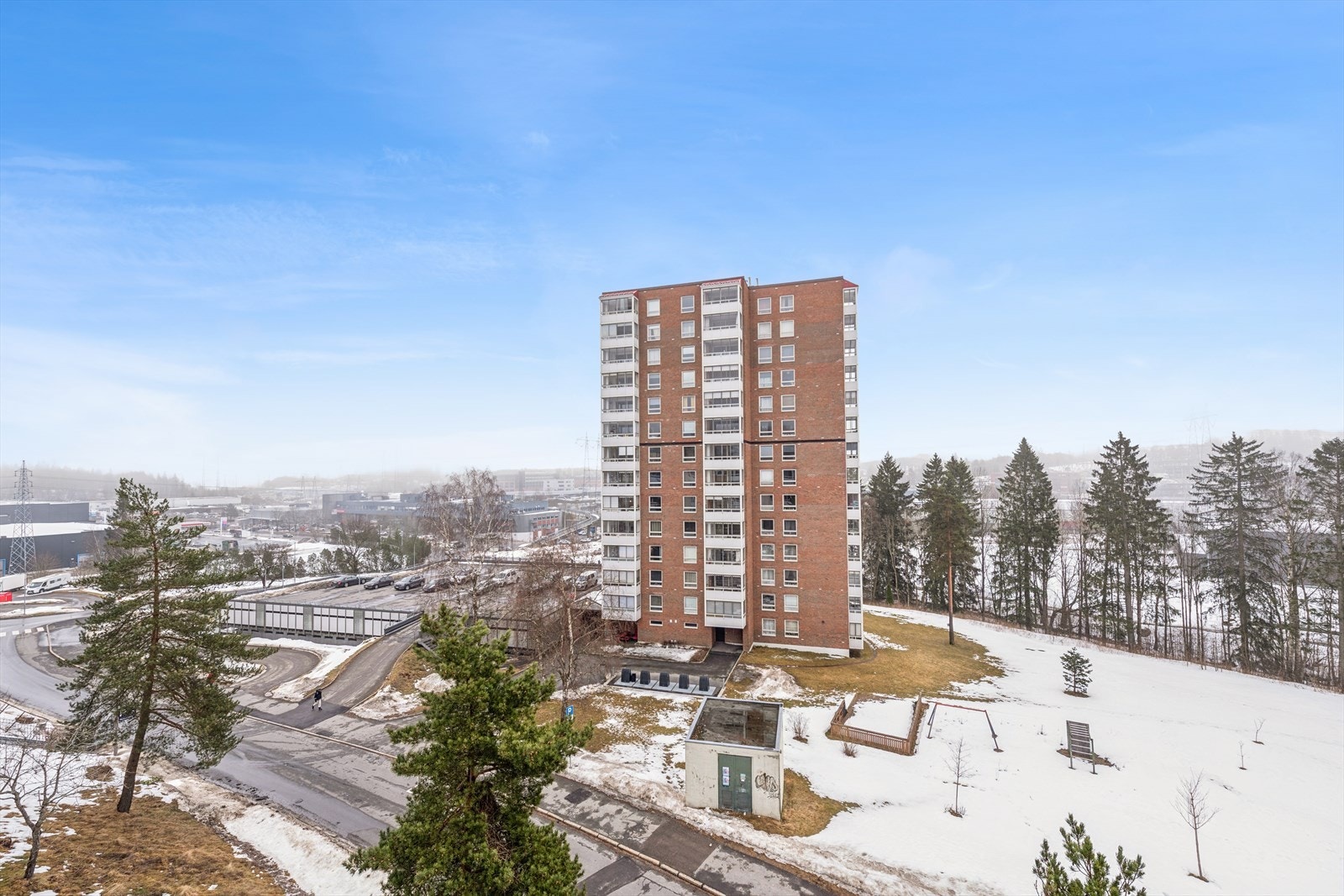 Balkongen er usjenert, har fin utsikt og gode solforhold. Galleribilde