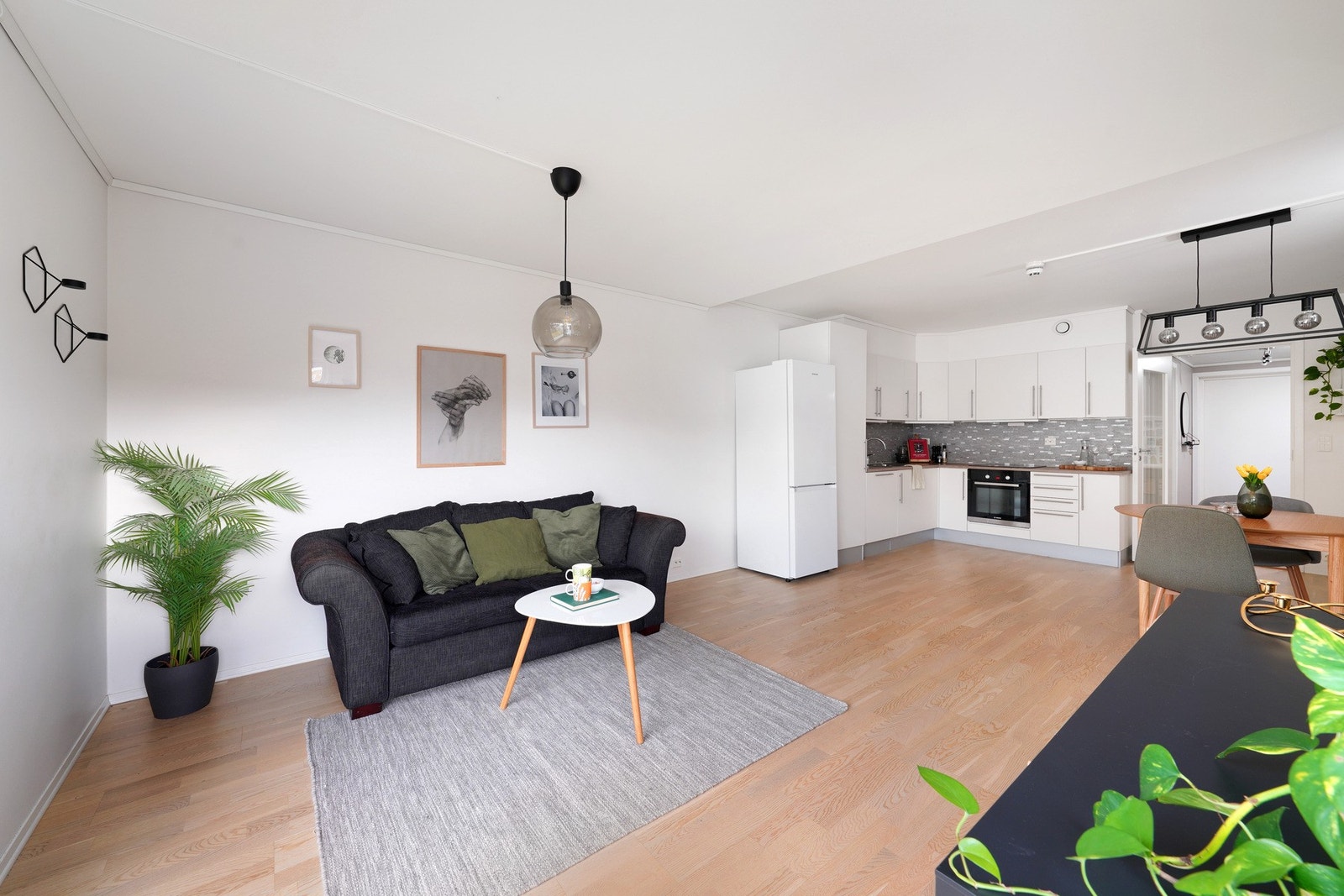 Direkte utgang til terrassen fra stuen Galleribilde