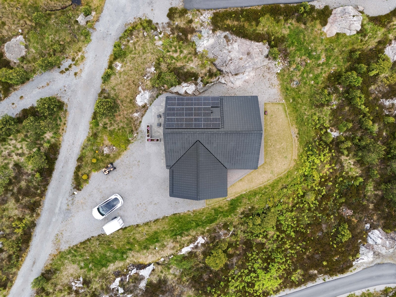 Det er rikelig med parkeringsplasser rett utenfor inngangsdøren. Galleribilde