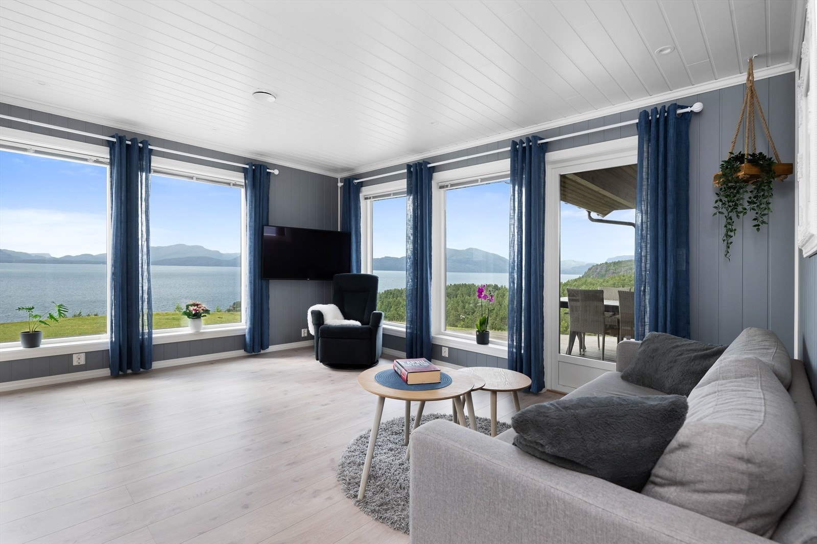 Stuen er romslig og åpen. Galleribilde