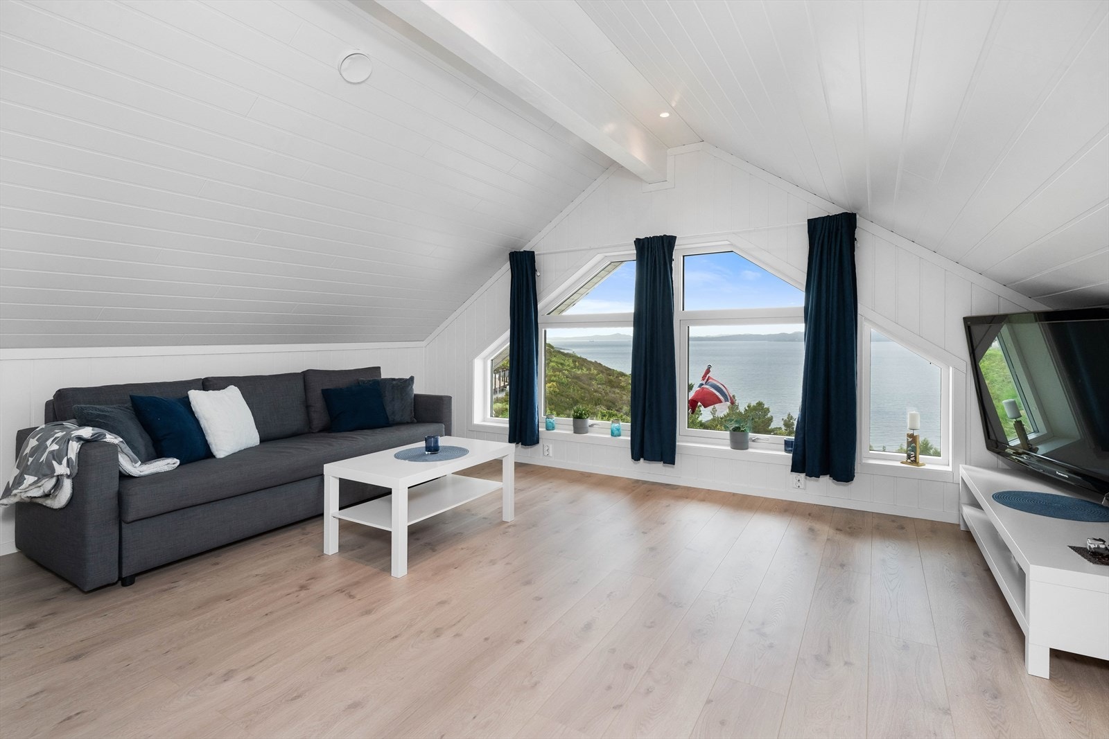 Loftstue med fantastisk utsikt. Galleribilde