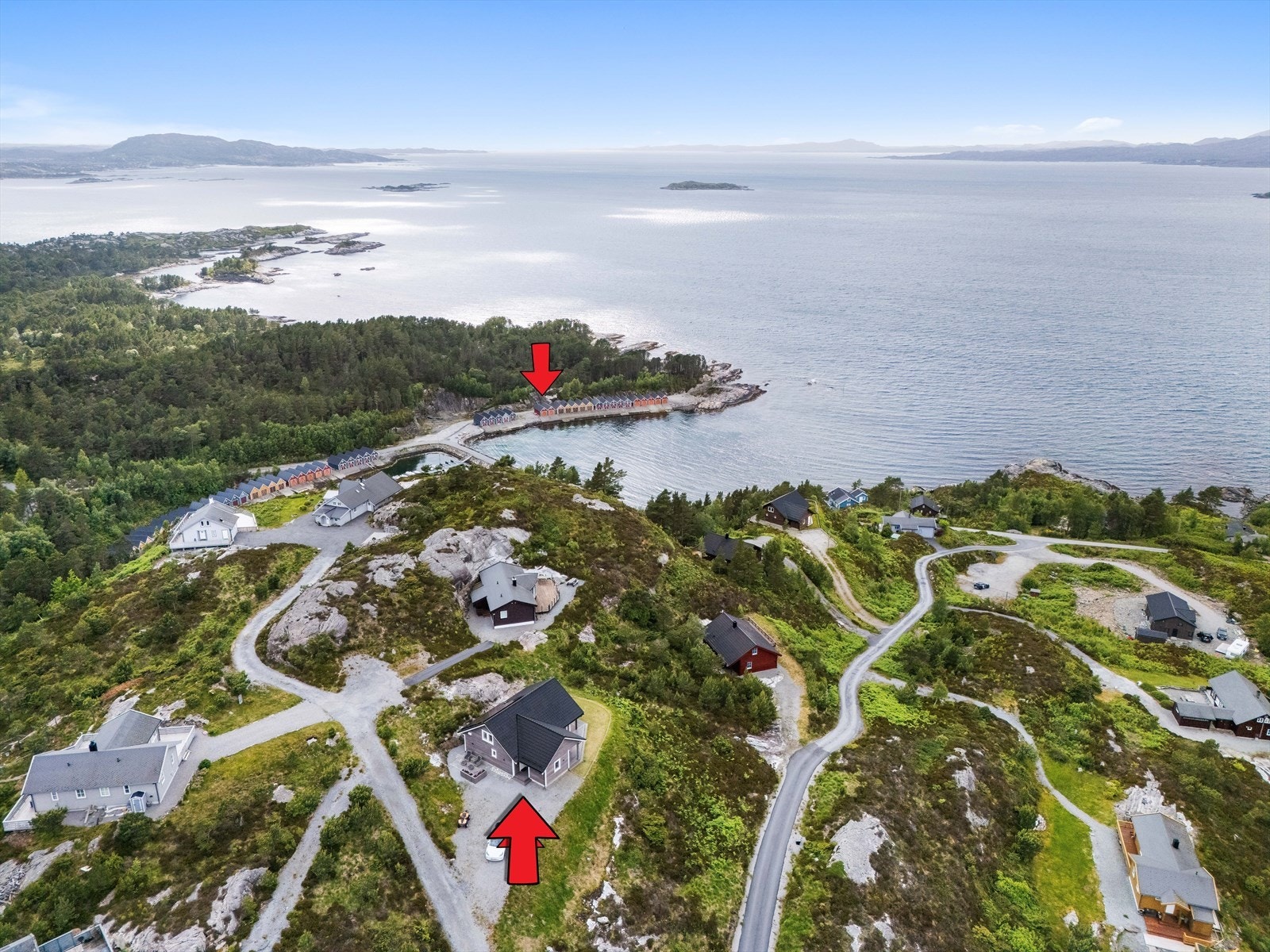 Fra hytten er det kort vei til naust og båtplass. Galleribilde