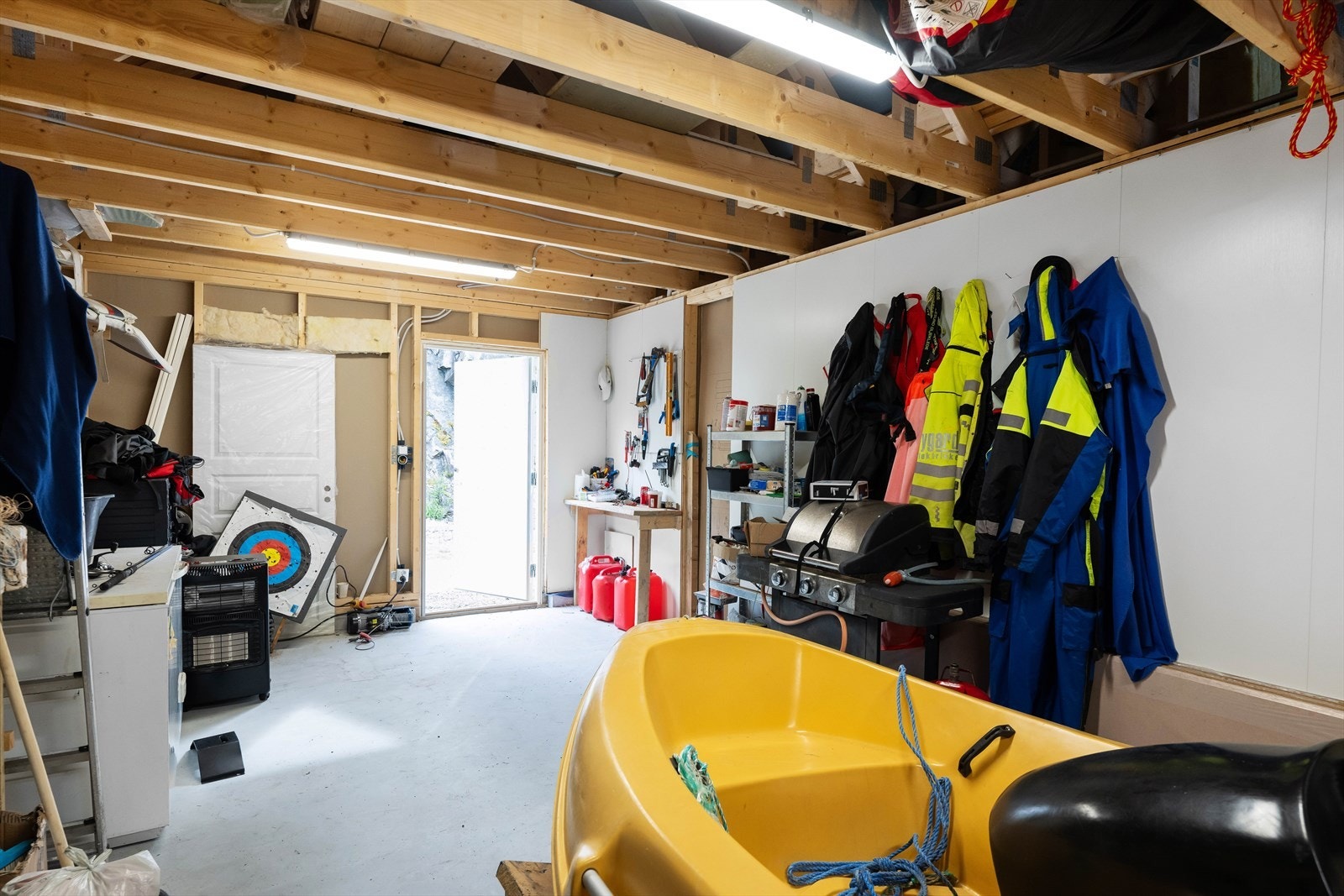 Naustet har innlagt strøm og vann. Galleribilde