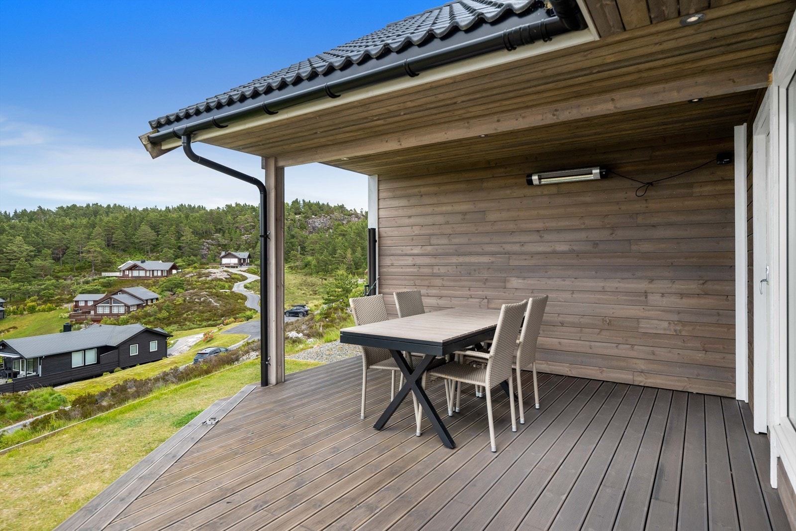 Her kan en nyte gode måltider i naturskjønne omgivelser. Galleribilde