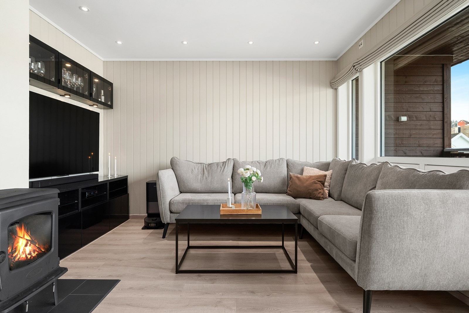 Leiligheten har ildsted og varmeovn som oppvarmingskilder, samt entrè med gulvvarme. Galleribilde