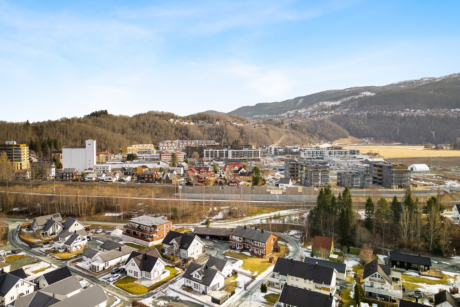 For de turglade har Melhus et bredt utvalg i flotte områder med oppgåtte turstier, samt oppkjørte skiløyper om vinteren. Her kan turstier ved Gaula og i Vassfjellet nevnes. Galleribilde