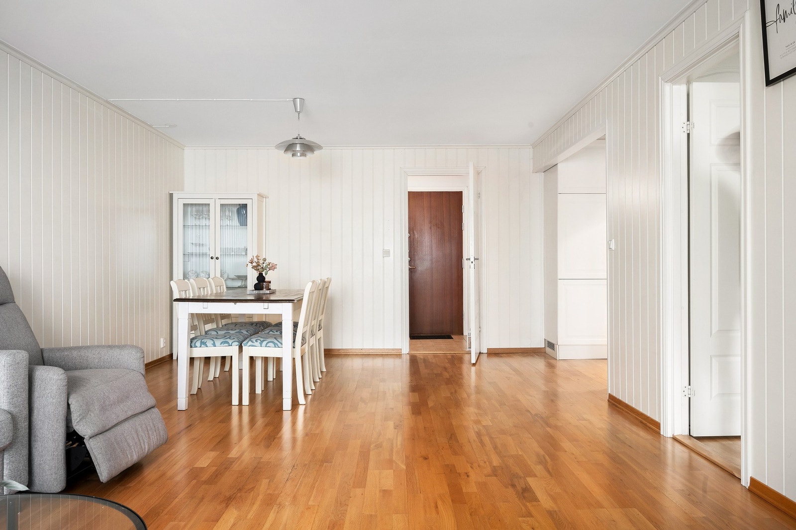 Stuen har gode møbleringsmuligheter. Galleribilde