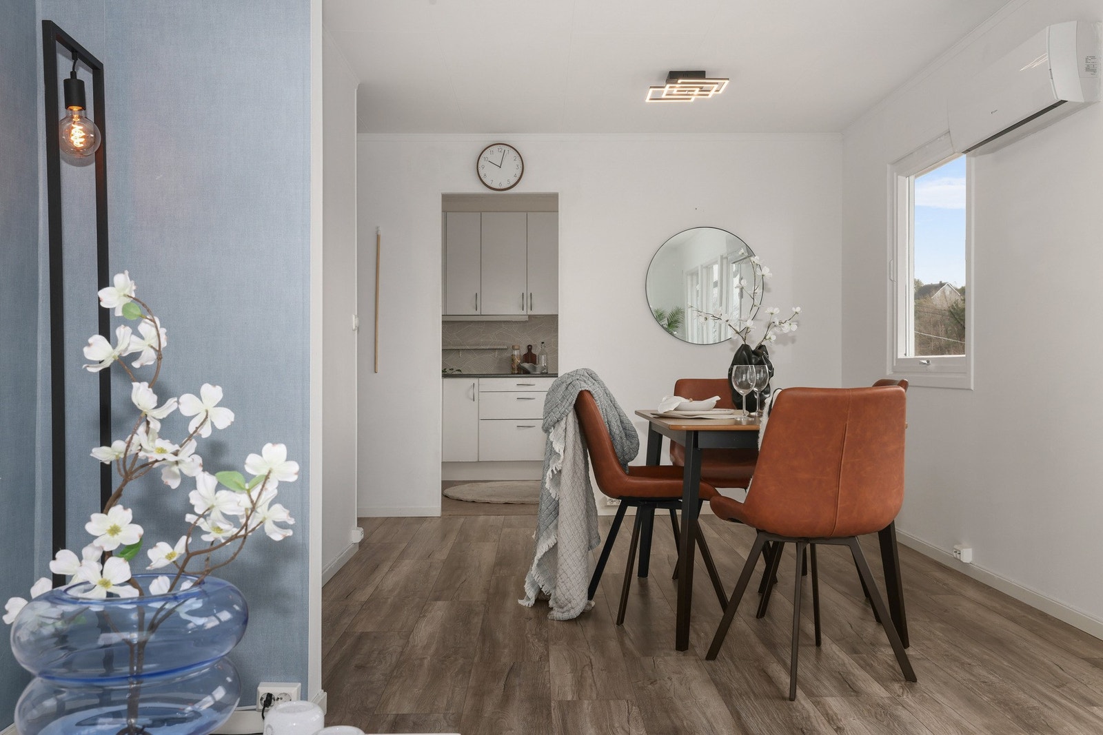 Velegnet spiseplass ved inngangen til kjøkkenet. Galleribilde