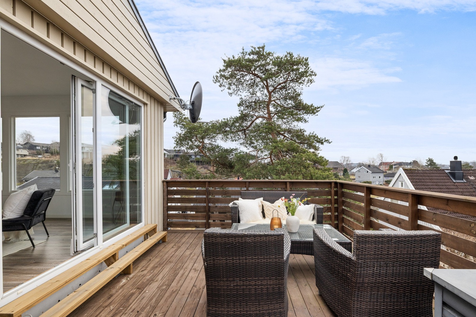 Her er det gode forhold for å invitere venner og familie til hyggelige sammenkomster, grillkvelder eller rolige stunder i solen. Galleribilde