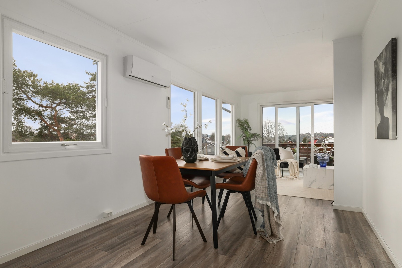 Stuen varmes opp med varmepumpe. Galleribilde